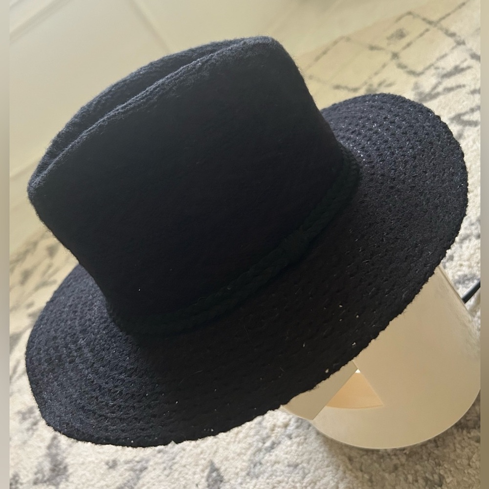 D&Y Nubby Hat. Black.